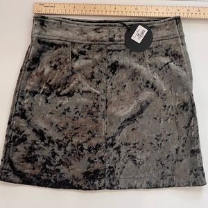 95% polyester, 5% spandex
Mini skirt,solid, silver, classic, high rise waist